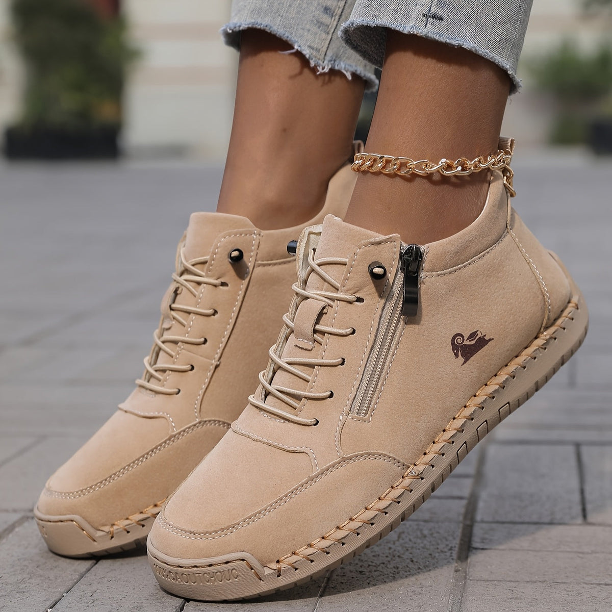 Mila — Comfortable & Supportive Zip-Up Sneakers