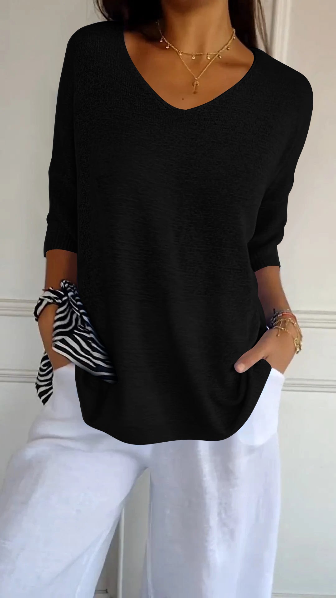 Lana - Timeless V-Neck Top