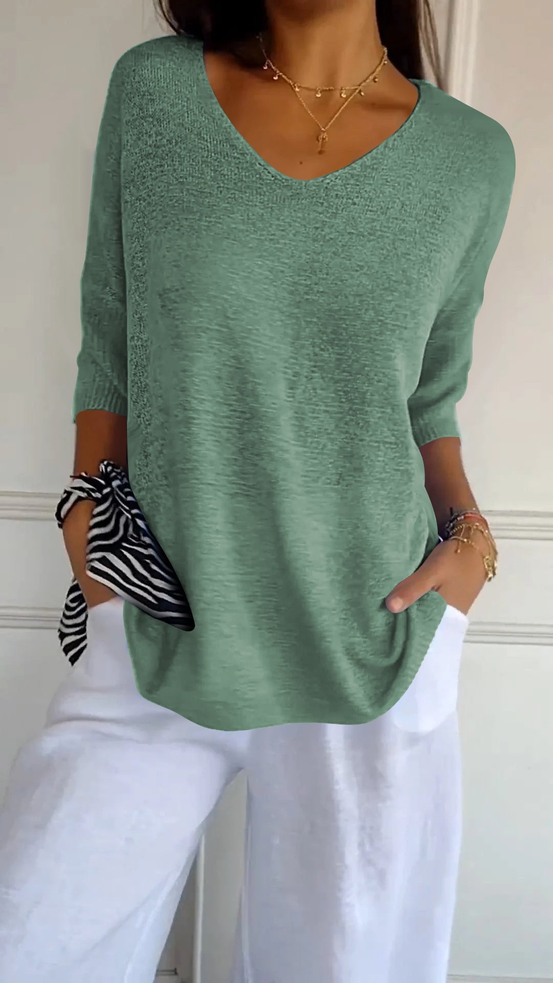 Lana - Timeless V-Neck Top