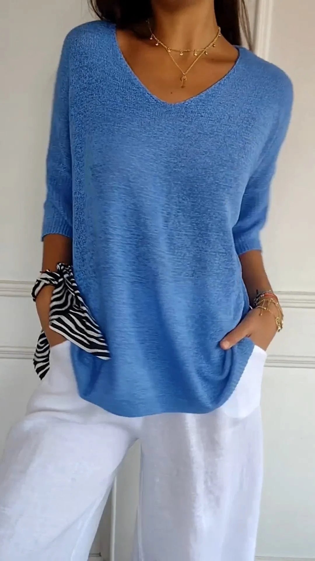 Lana - Timeless V-Neck Top