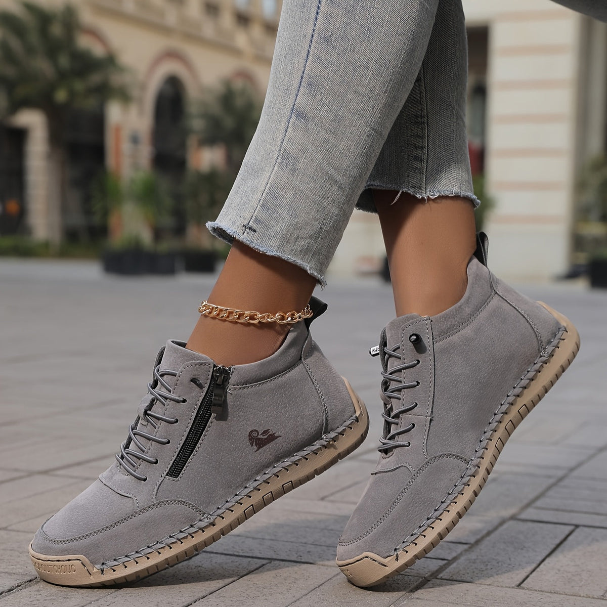 Mila — Comfortable & Supportive Zip-Up Sneakers